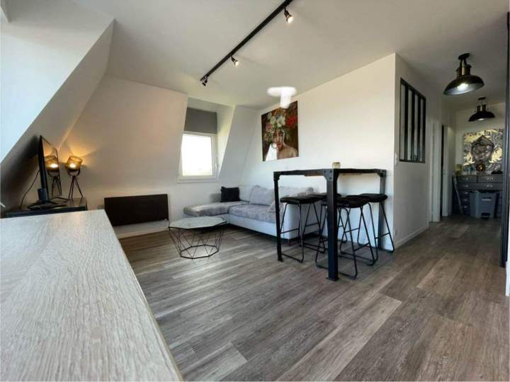 Espace de vie ouvert avec coin salon, Montfermeil