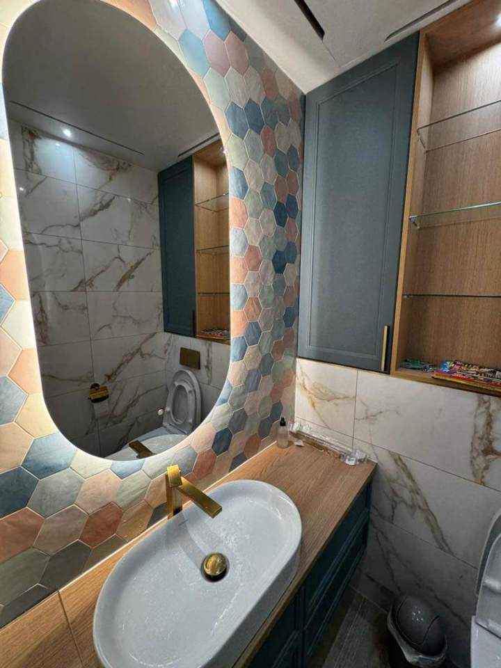 Salle de bains contemporaine avec lavabo vasque et meubles de rangement, Montfermeil