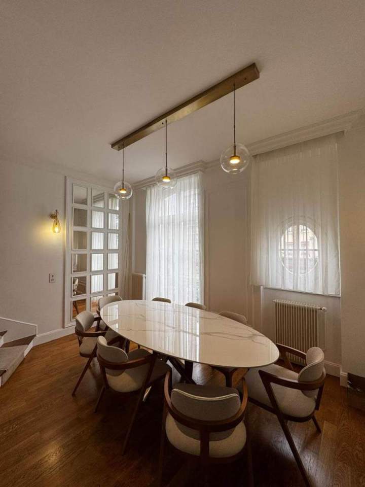 Salle à manger moderne et lumineuse, Montfermeil