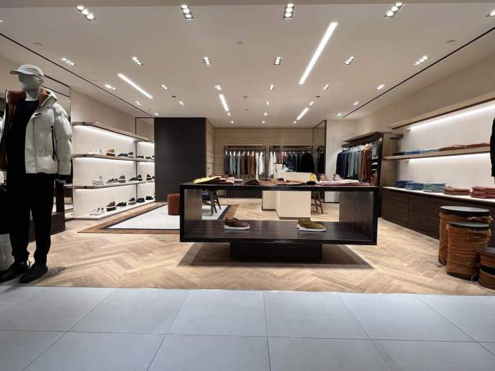 Intérieur de la boutique Bally, Montfermeil