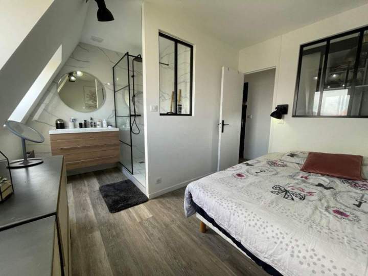 Chambre avec salle de bains attenante, Montfermeil