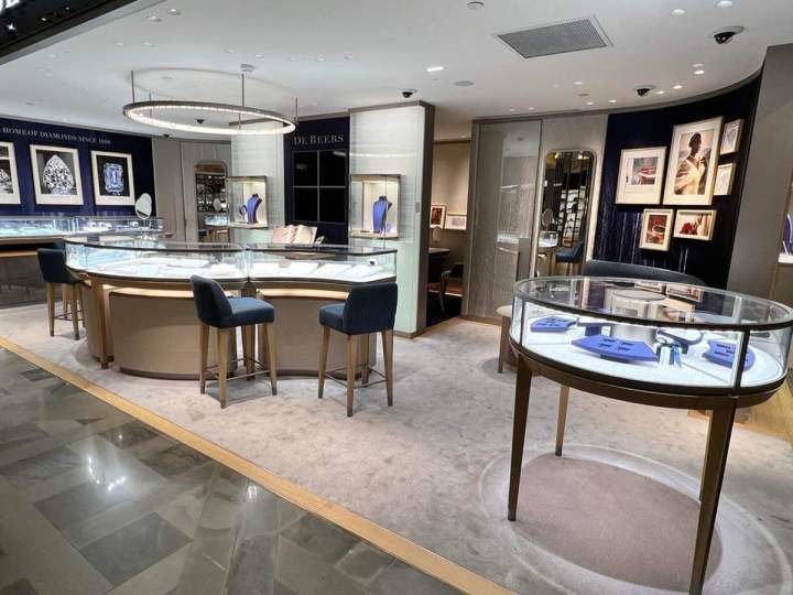 Intérieur de la bijouterie De Beers, Montfermeil