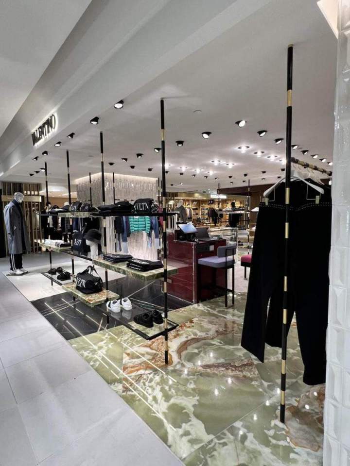 Intérieur du magasin Valentino, Montfermeil