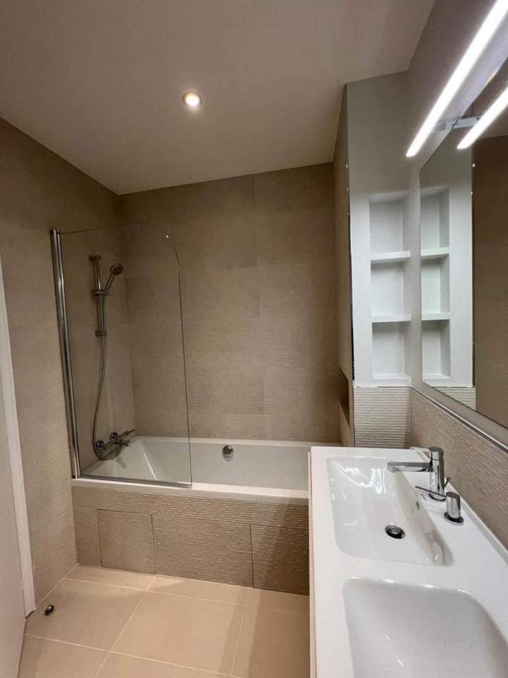 Espace bain minimaliste, Montfermeil