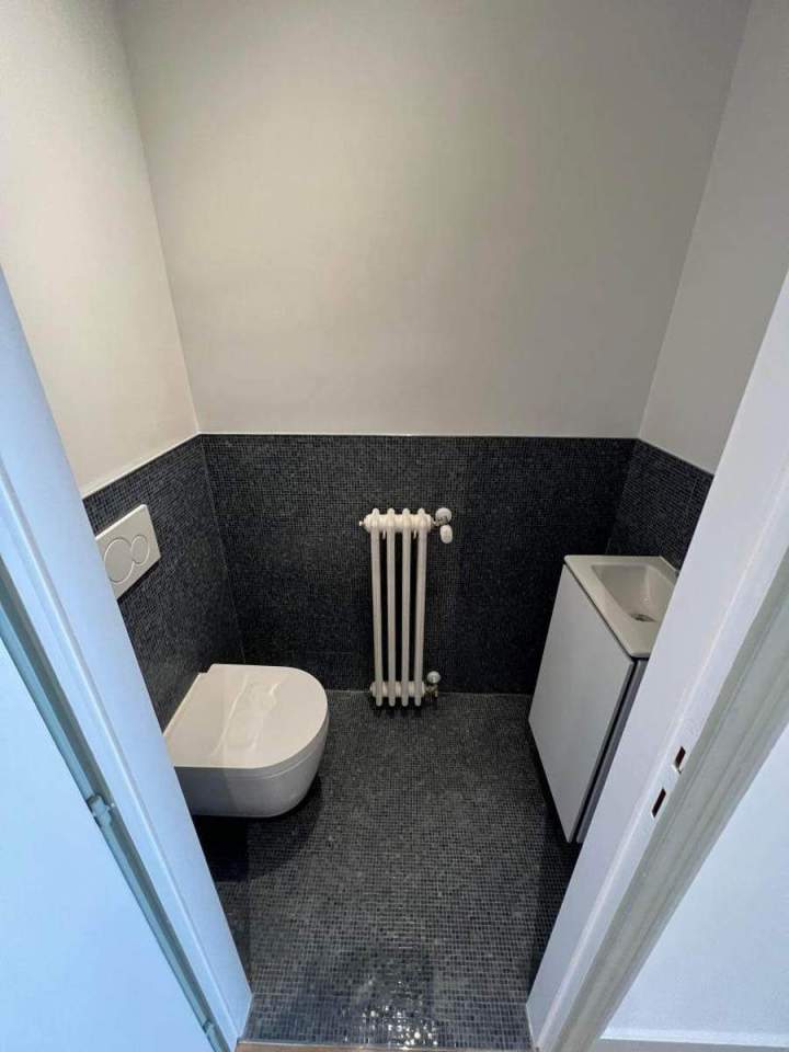 Coin toilettes minimaliste, Montfermeil