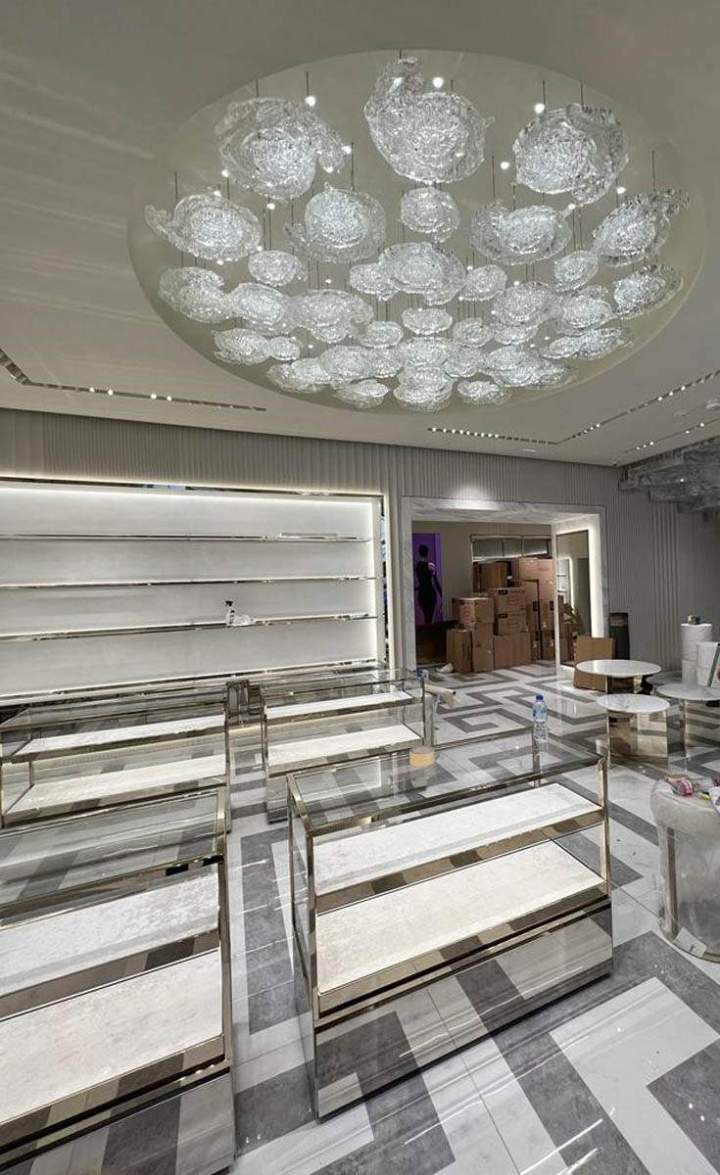 Intérieur d'un magasin réagencé, Montfermeil